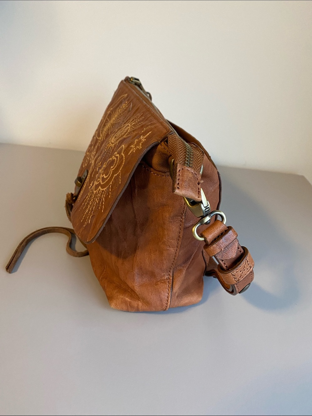 Johnny Was shoulder bag with beautiful embroidery. - Picture 4 of 7